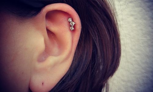 glitzer swarovski helix piercing glitzer swarovski helix piercing