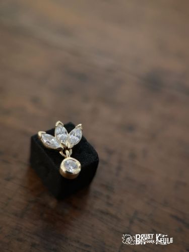 Ein wunderschöner Aufsatz aus 18K Echtgold mit Premium Zirconia.