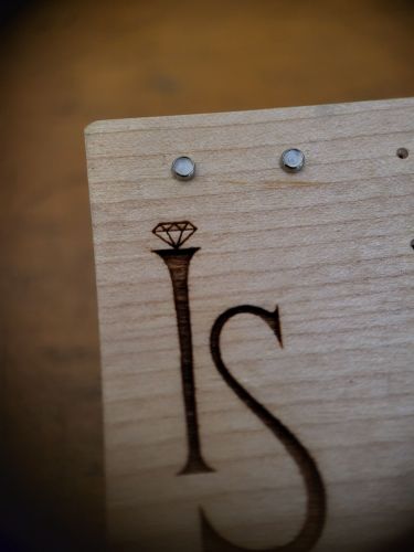 Hochwertig gefasster Rosenquarz, Ideal für Ohrpiercings.