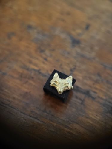 Mr. Fox 18 Karat Gelbgold Aufsatz, geeignet für Labrets mit 0,9mm Innengewinde.