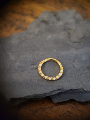 Septum Daith Clicker Gold PVD Synthetischer Opal