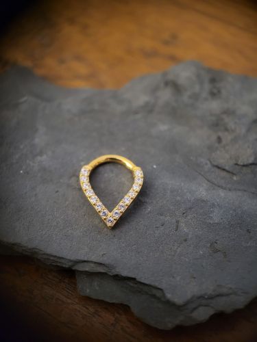 73.2_V-förmiger Septumring Gold PVD mit Premium Zirkonia 2