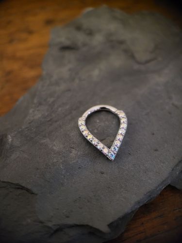 NICKELFREI HINGED SEGMENT RING mit Premium Zirkonia - CoCr NF - handpoliert - Als Clicker einfach mit der Hand zu öffnen und zu schließen