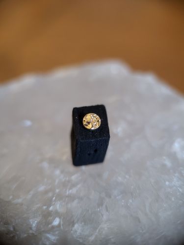 Alltäglicher Luxus zu einem erschwinglichen Preis. Perfekt für jeden modernen und minimalistischen Piercing-Stil.