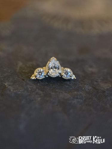 Ein wunderschöner Aufsatz aus 18K Echtgold mit Premium Zirkonia.